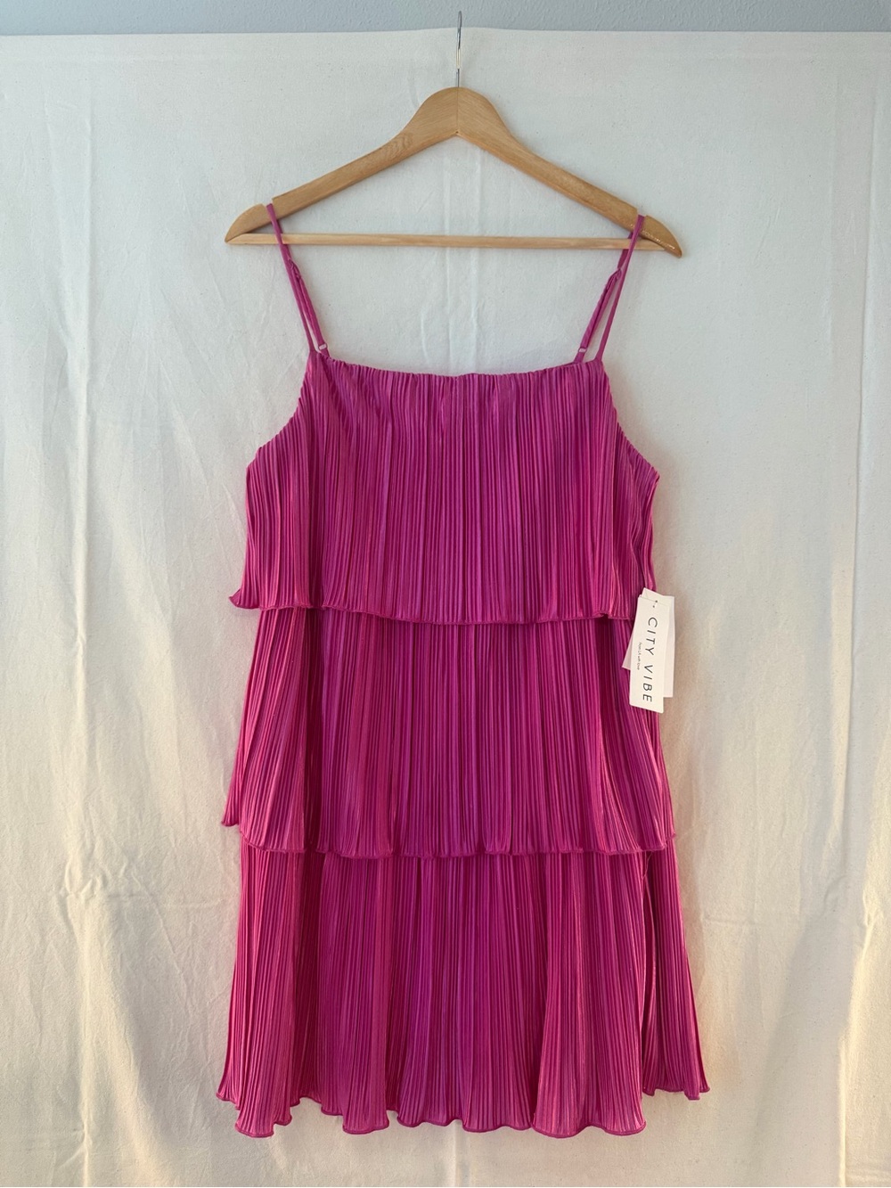 City Vibe Women's Fuchsia Tiered Pleated Mini Dress